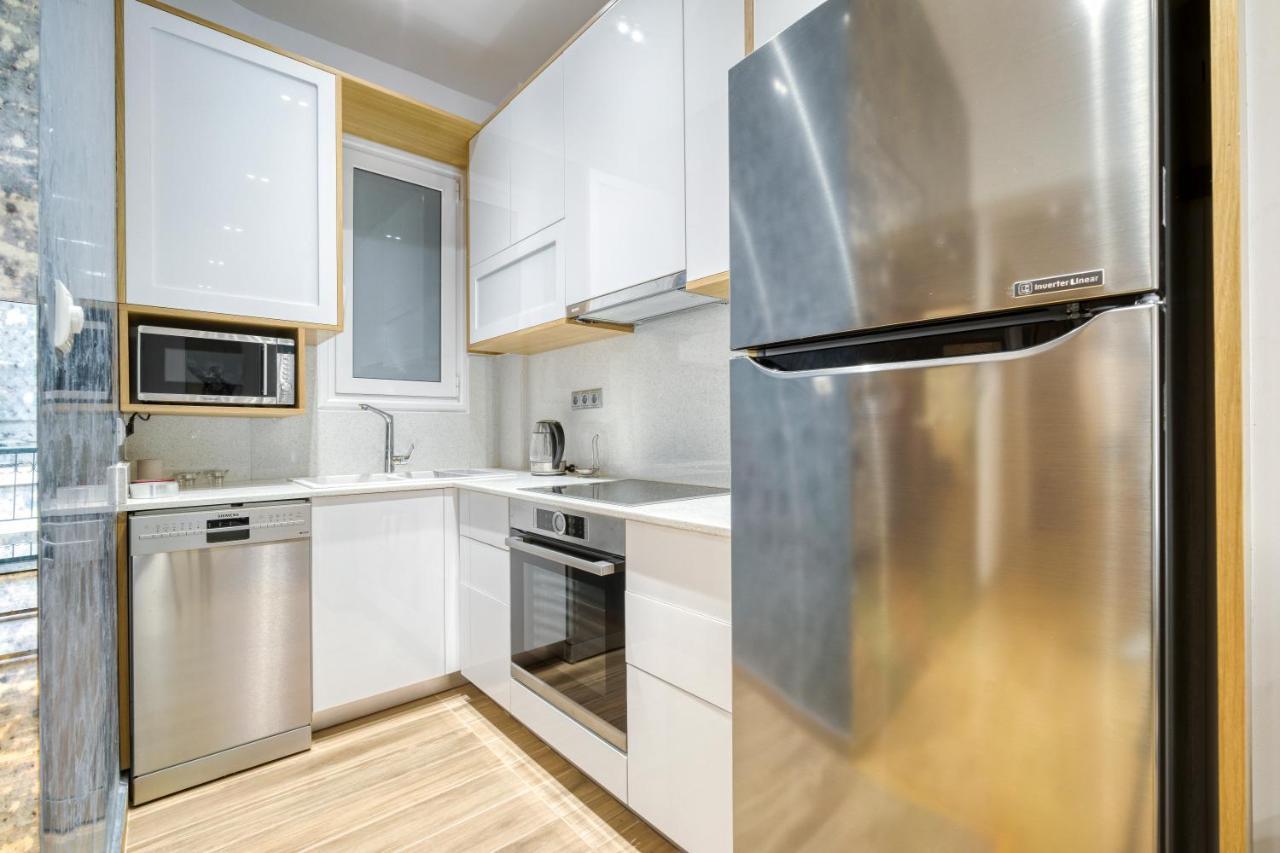 Stylish, Sunny New 2 Bedroom, Prime Central 아테네 외부 사진