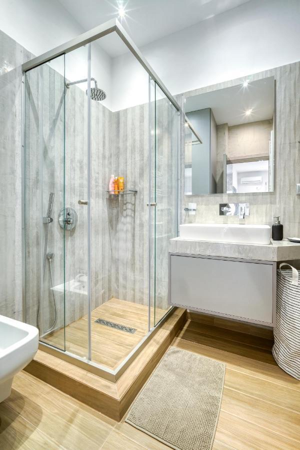Stylish, Sunny New 2 Bedroom, Prime Central 아테네 외부 사진