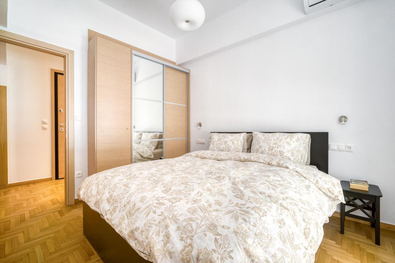 Stylish, Sunny New 2 Bedroom, Prime Central 아테네 외부 사진