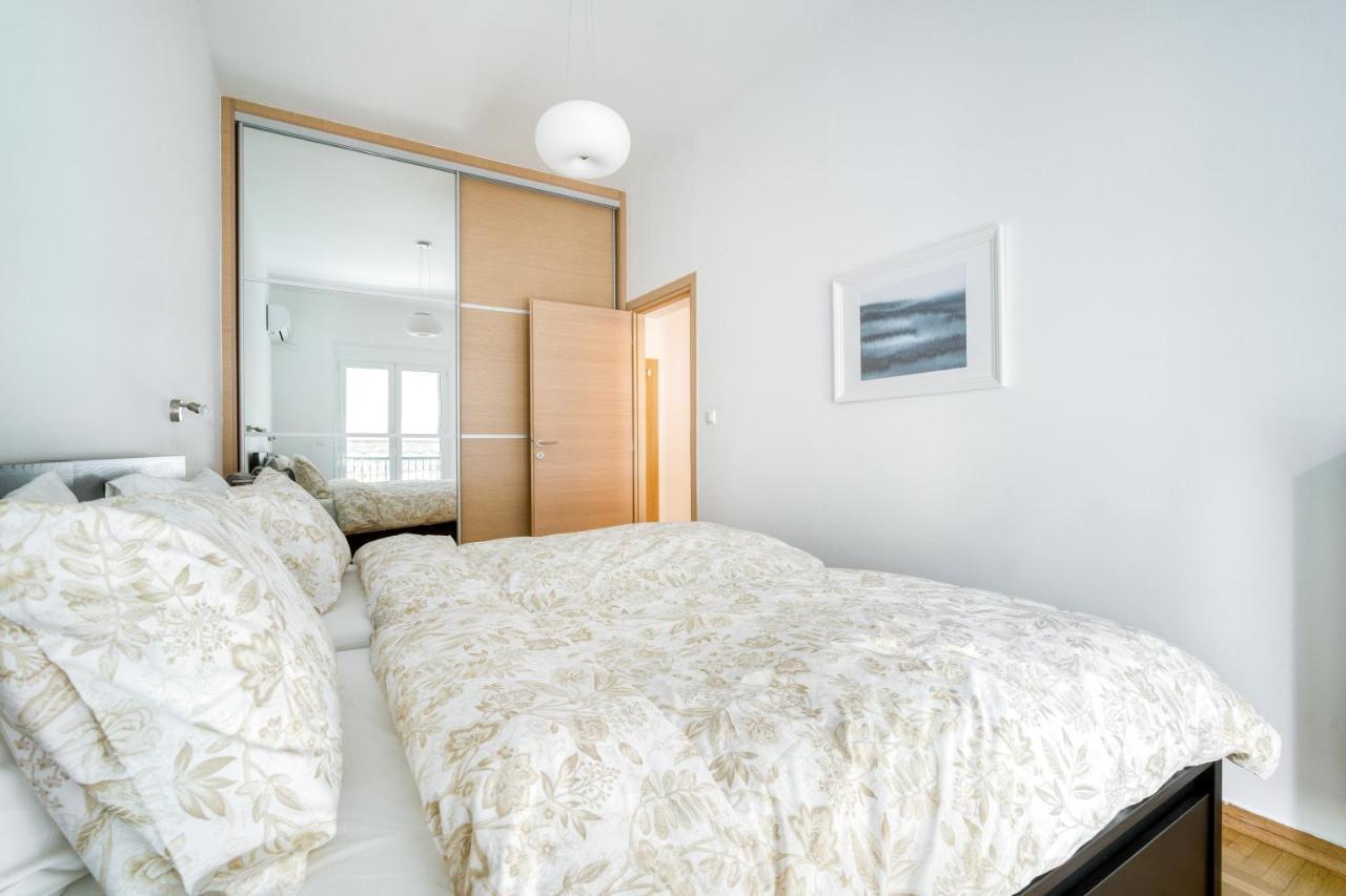 Stylish, Sunny New 2 Bedroom, Prime Central 아테네 외부 사진